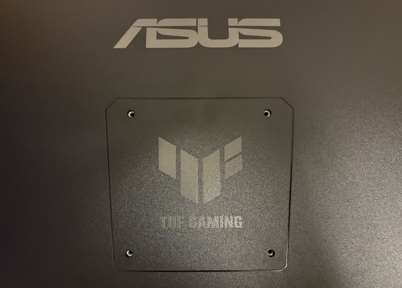 ASUSのゲーミングモニター「TUF Gaming VG27AQ5A」の外観