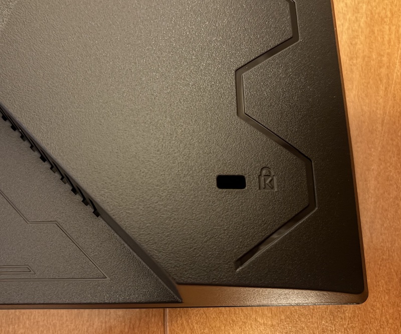 ASUSのゲーミングモニター「TUF Gaming VG27AQ5A」の外観