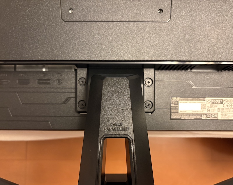 ASUSのゲーミングモニター「TUF Gaming VG27AQ5A」のスタンド取り付け