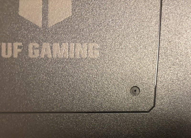 ASUSのゲーミングモニター「TUF Gaming VG27AQ5A」の外観